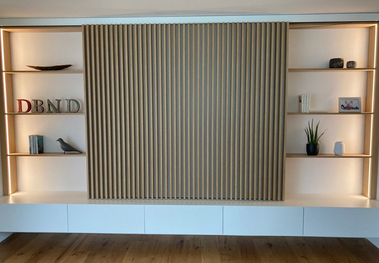 Obrist interior AG-Lehrlingsprojekt-Regal-TV-Wand-Lamellen